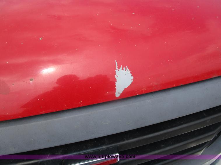 image for item D2402 2003 GMC Sierra 2500 pickup truck