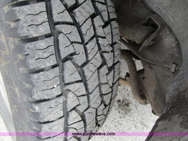 image for item D2402 2003 GMC Sierra 2500 pickup truck