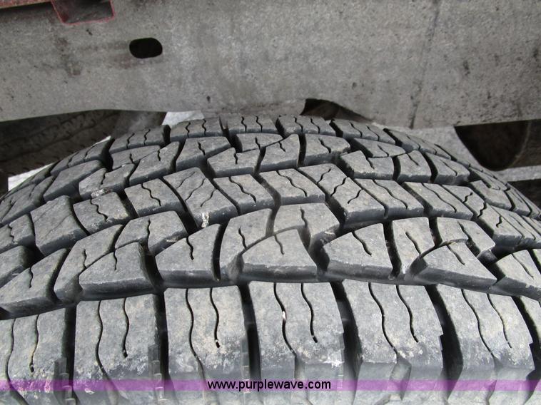 image for item D2402 2003 GMC Sierra 2500 pickup truck