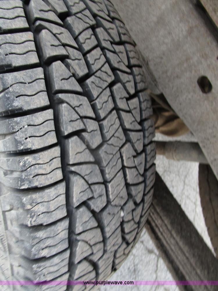 image for item D2402 2003 GMC Sierra 2500 pickup truck