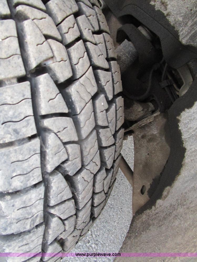 image for item D2402 2003 GMC Sierra 2500 pickup truck