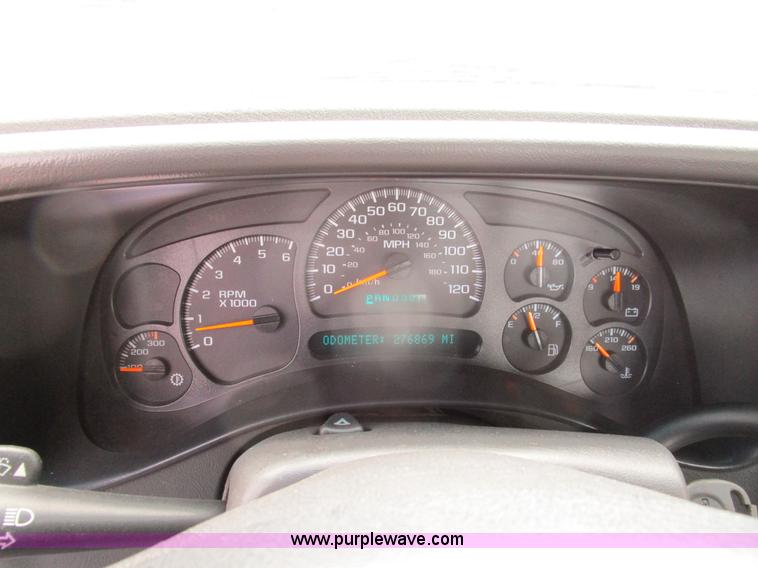 image for item D2402 2003 GMC Sierra 2500 pickup truck