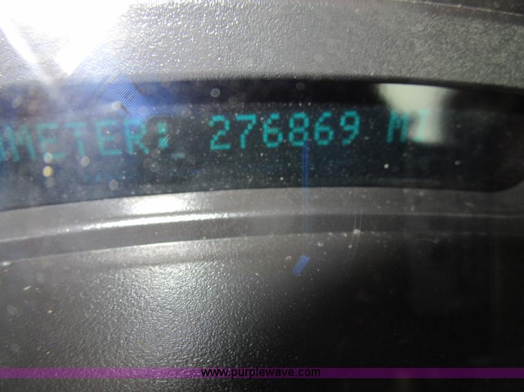 image for item D2402 2003 GMC Sierra 2500 pickup truck