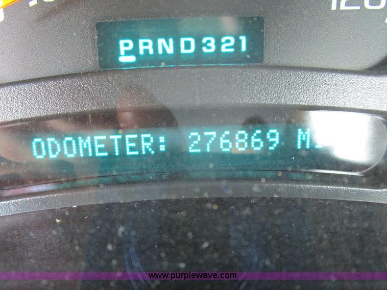 image for item D2402 2003 GMC Sierra 2500 pickup truck