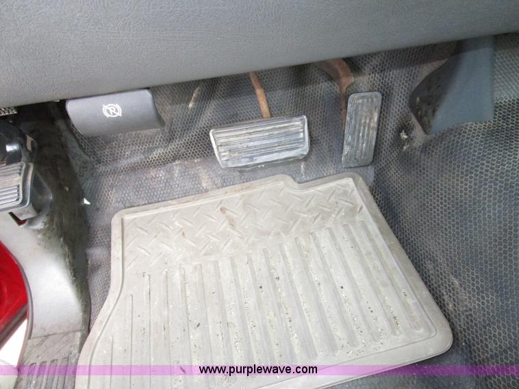 image for item D2402 2003 GMC Sierra 2500 pickup truck