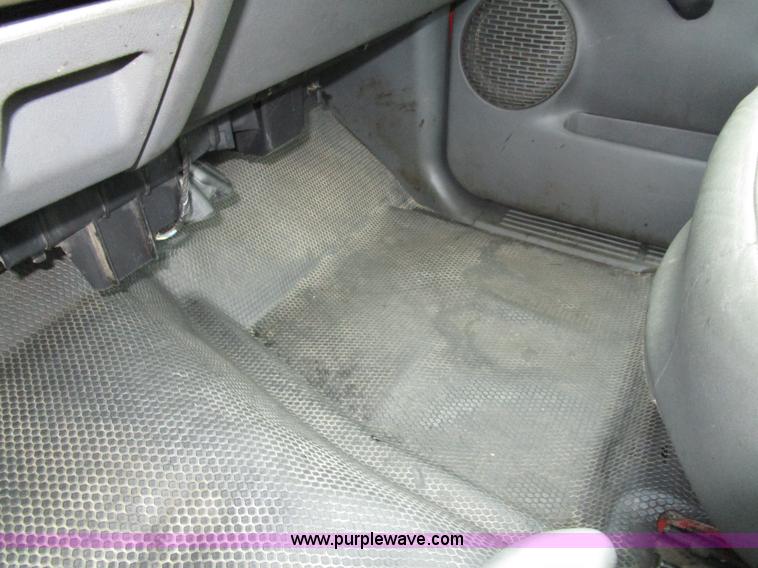 image for item D2402 2003 GMC Sierra 2500 pickup truck