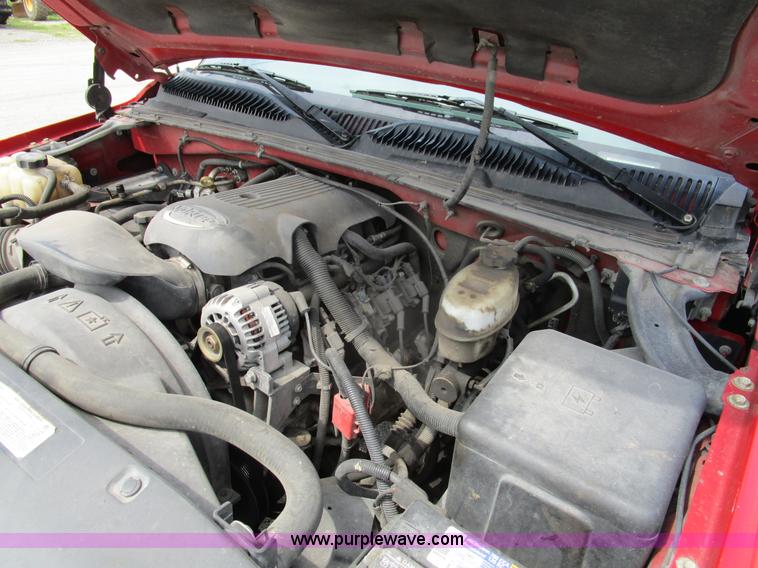 image for item D2402 2003 GMC Sierra 2500 pickup truck