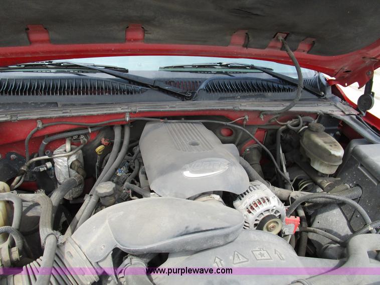 image for item D2402 2003 GMC Sierra 2500 pickup truck