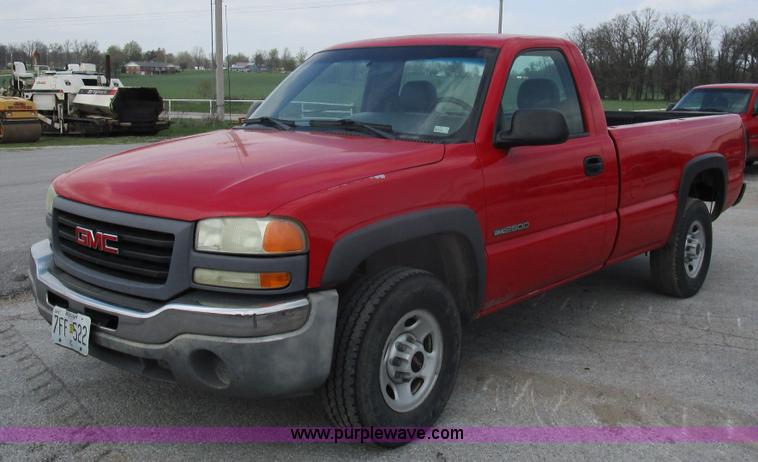 image for item D2403 2003 GMC Sierra 2500 pickup truck