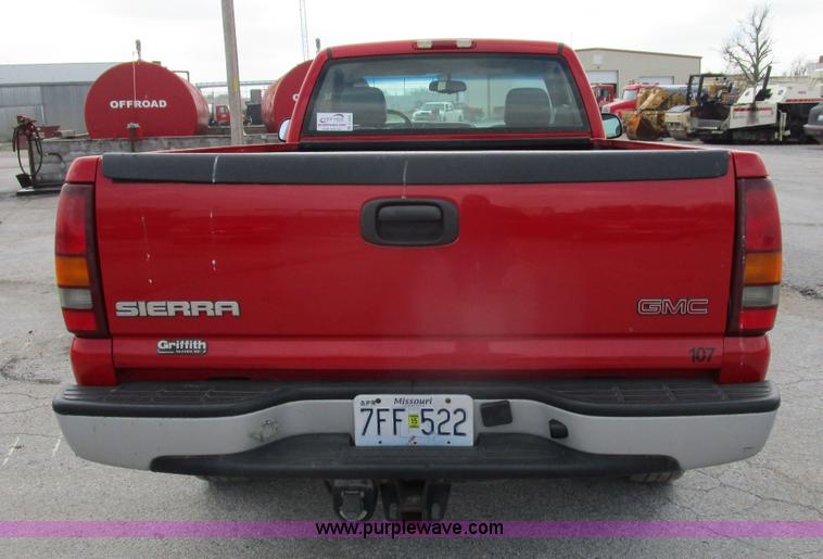 image for item D2403 2003 GMC Sierra 2500 pickup truck