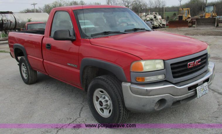 image for item D2403 2003 GMC Sierra 2500 pickup truck