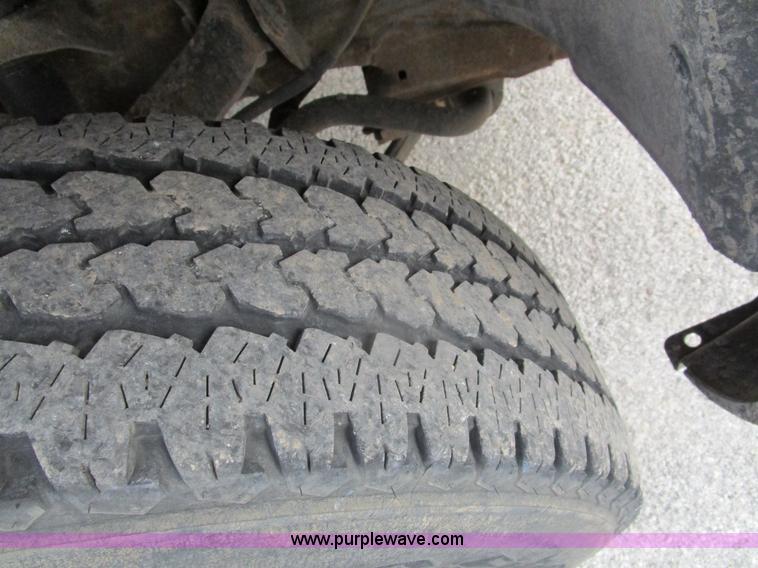 image for item D2403 2003 GMC Sierra 2500 pickup truck