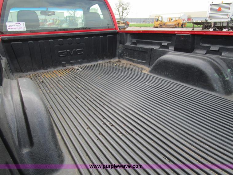 image for item D2403 2003 GMC Sierra 2500 pickup truck