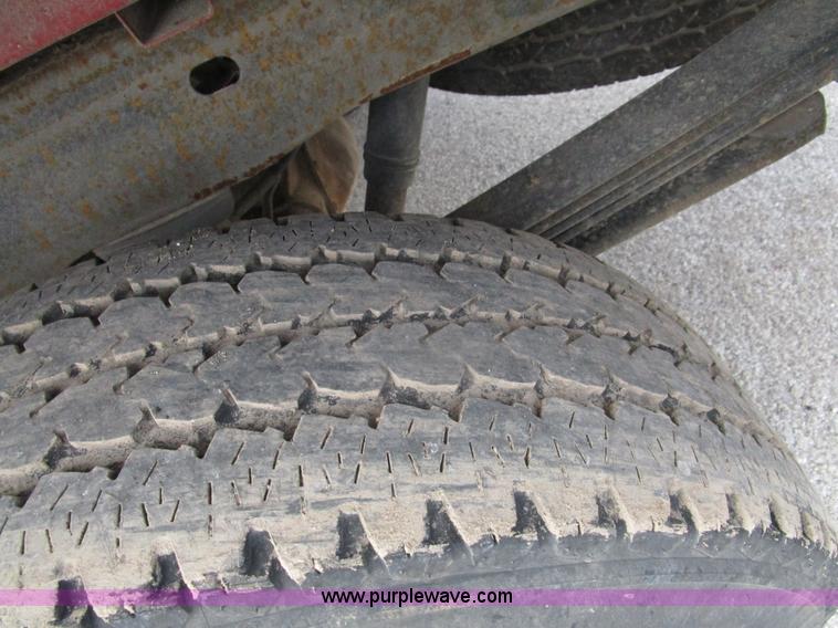 image for item D2403 2003 GMC Sierra 2500 pickup truck