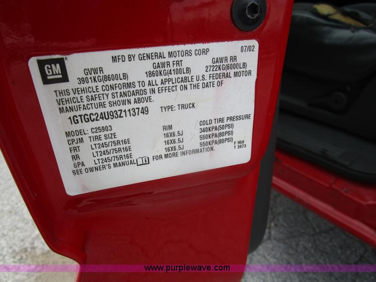 image for item D2403 2003 GMC Sierra 2500 pickup truck