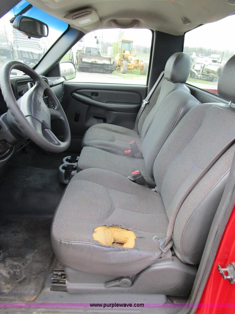 image for item D2403 2003 GMC Sierra 2500 pickup truck