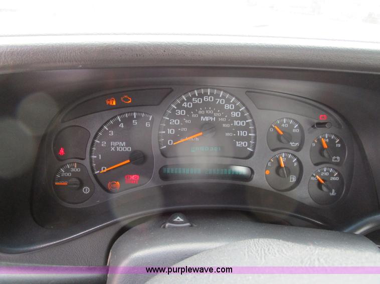 image for item D2403 2003 GMC Sierra 2500 pickup truck