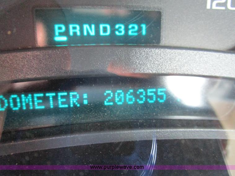 image for item D2403 2003 GMC Sierra 2500 pickup truck