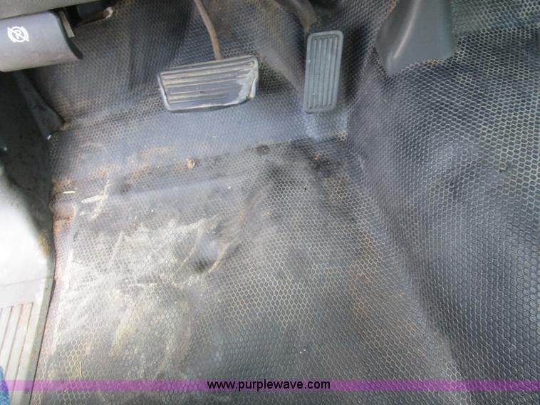 image for item D2403 2003 GMC Sierra 2500 pickup truck