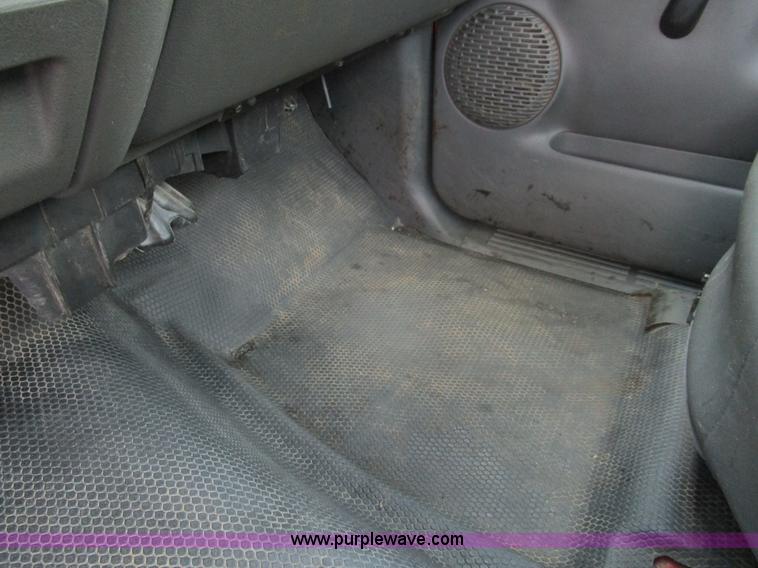 image for item D2403 2003 GMC Sierra 2500 pickup truck