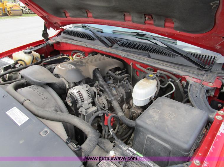 image for item D2403 2003 GMC Sierra 2500 pickup truck