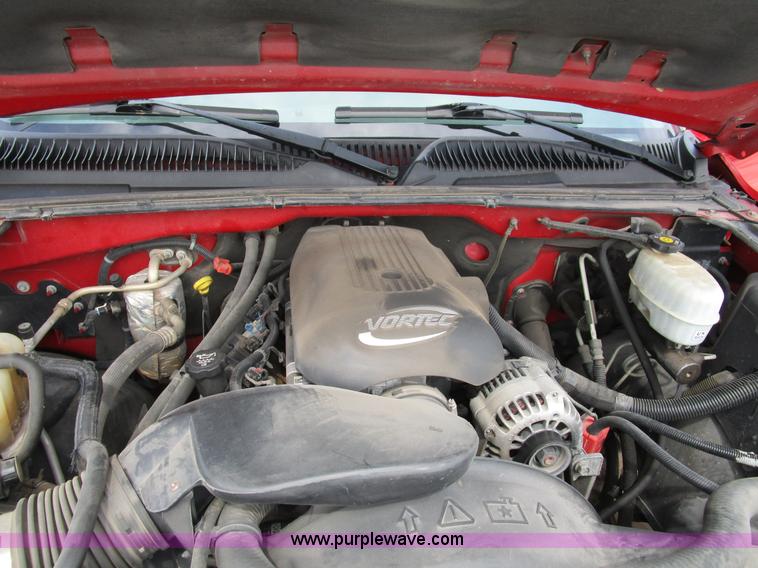 image for item D2403 2003 GMC Sierra 2500 pickup truck