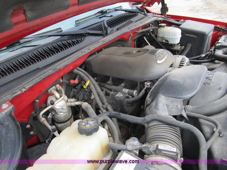 image for item D2403 2003 GMC Sierra 2500 pickup truck