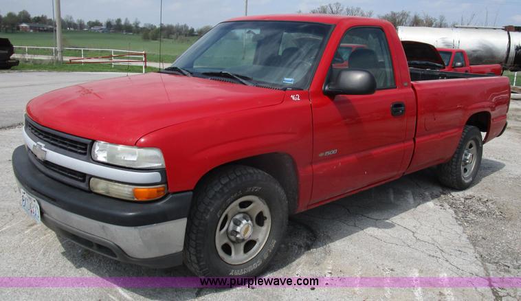 image for item D2404 2000 Chevrolet Silverado 1500 pickup truck