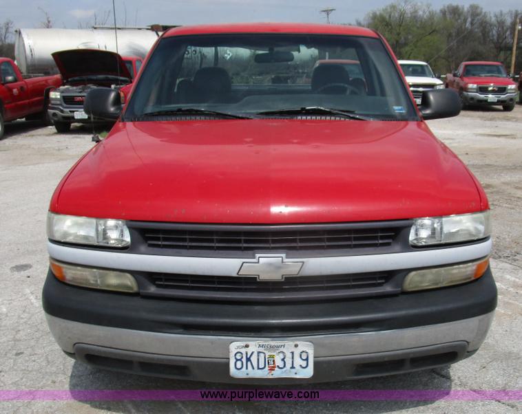 image for item D2404 2000 Chevrolet Silverado 1500 pickup truck