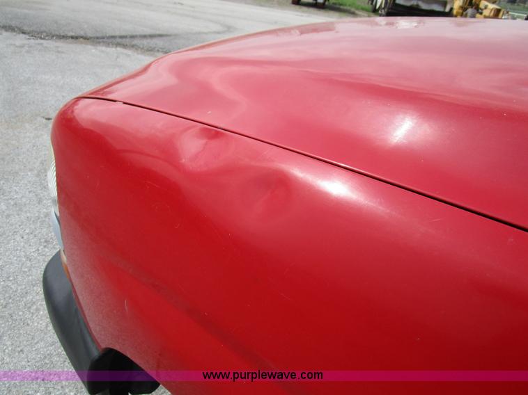 image for item D2404 2000 Chevrolet Silverado 1500 pickup truck