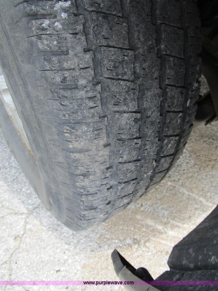 image for item D2404 2000 Chevrolet Silverado 1500 pickup truck