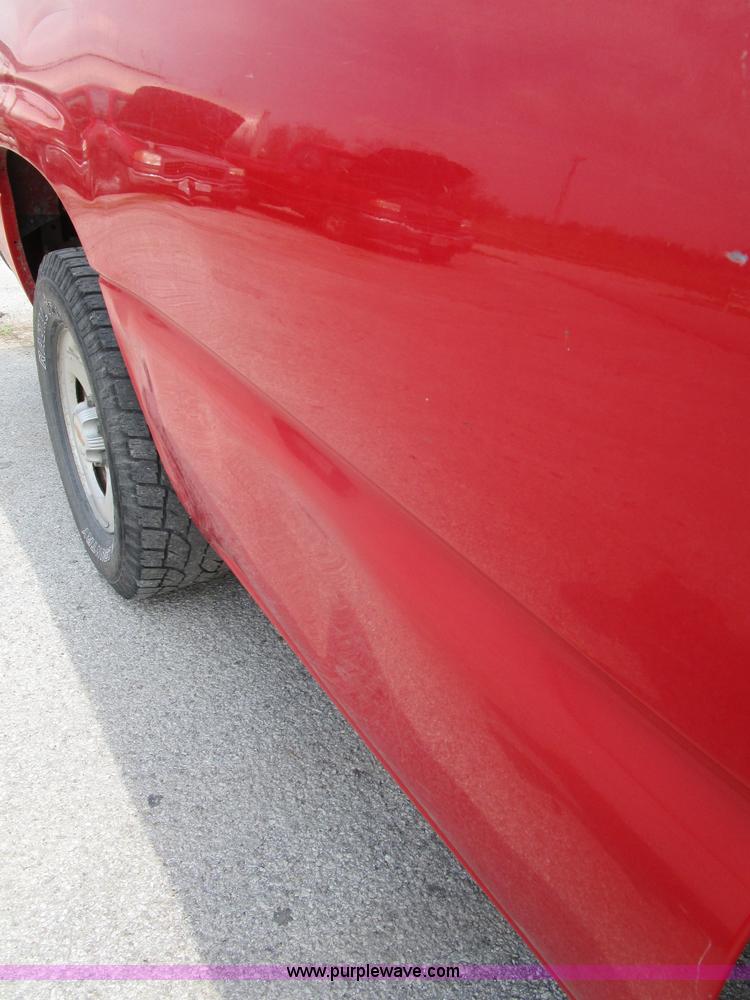 image for item D2404 2000 Chevrolet Silverado 1500 pickup truck