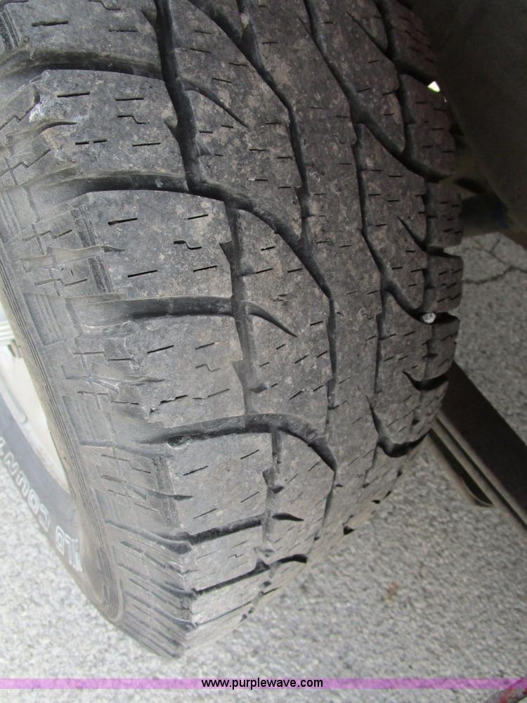 image for item D2404 2000 Chevrolet Silverado 1500 pickup truck