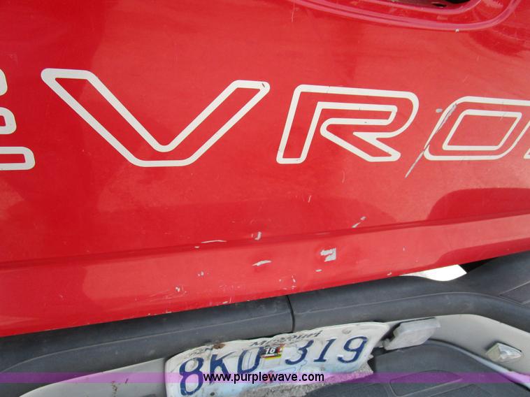 image for item D2404 2000 Chevrolet Silverado 1500 pickup truck