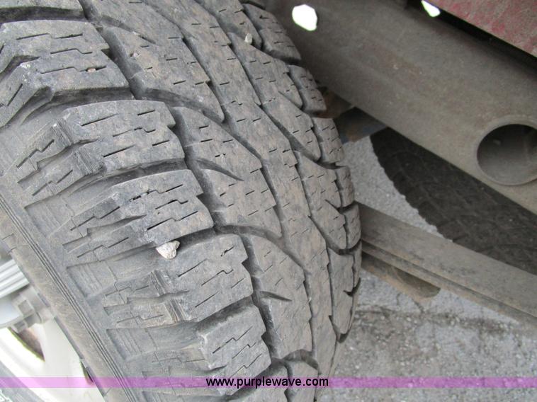 image for item D2404 2000 Chevrolet Silverado 1500 pickup truck