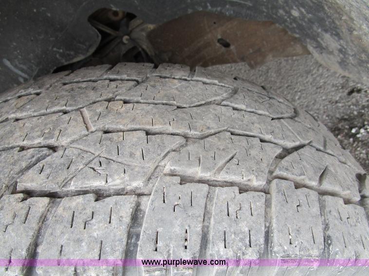 image for item D2404 2000 Chevrolet Silverado 1500 pickup truck