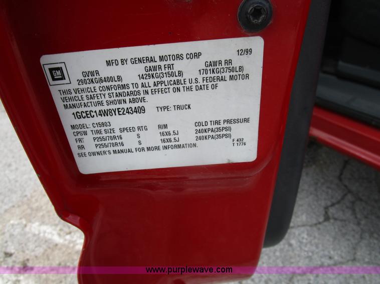 image for item D2404 2000 Chevrolet Silverado 1500 pickup truck