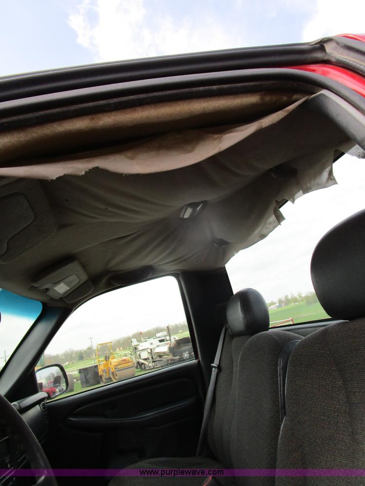 image for item D2404 2000 Chevrolet Silverado 1500 pickup truck