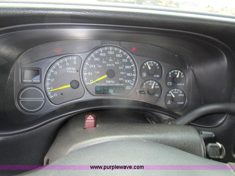 image for item D2404 2000 Chevrolet Silverado 1500 pickup truck