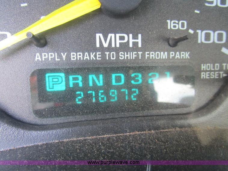 image for item D2404 2000 Chevrolet Silverado 1500 pickup truck