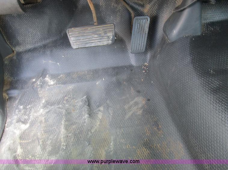 image for item D2404 2000 Chevrolet Silverado 1500 pickup truck