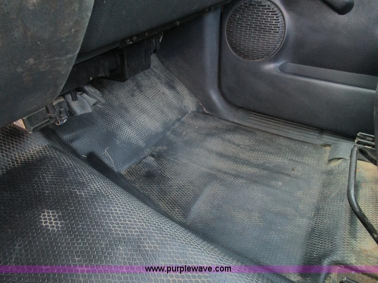 image for item D2404 2000 Chevrolet Silverado 1500 pickup truck