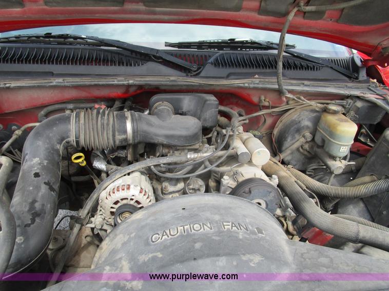 image for item D2404 2000 Chevrolet Silverado 1500 pickup truck