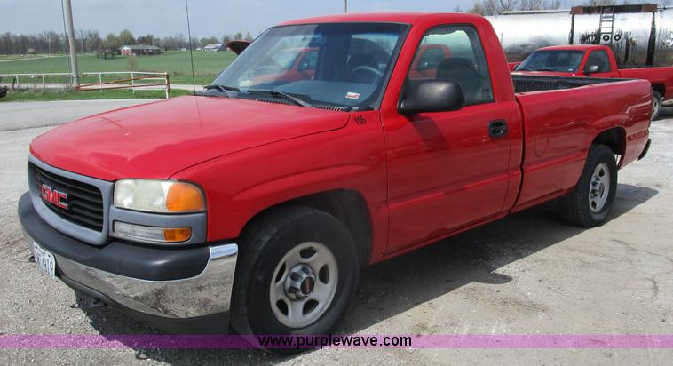 image for item D2405 2002 GMC Sierra 1500 pickup truck