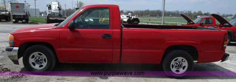 image for item D2405 2002 GMC Sierra 1500 pickup truck