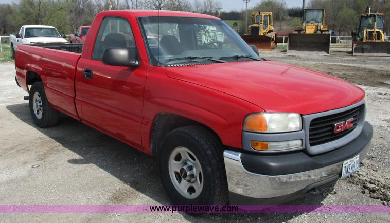 image for item D2405 2002 GMC Sierra 1500 pickup truck