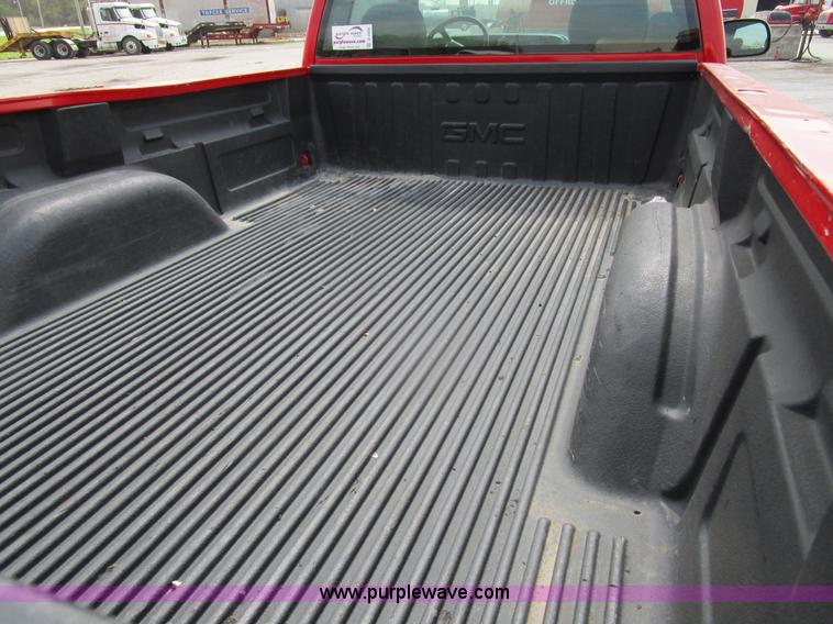 image for item D2405 2002 GMC Sierra 1500 pickup truck