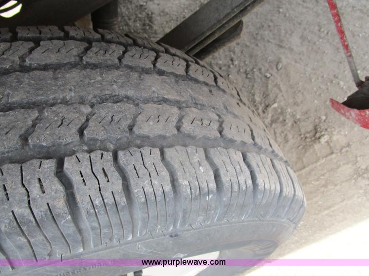 image for item D2405 2002 GMC Sierra 1500 pickup truck