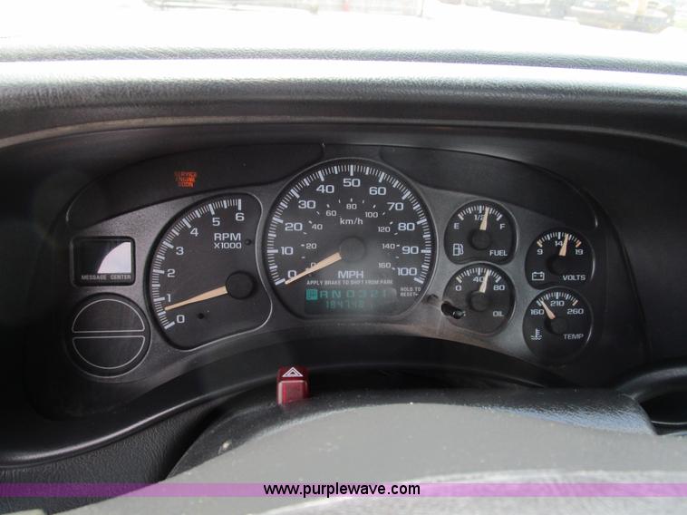 image for item D2405 2002 GMC Sierra 1500 pickup truck