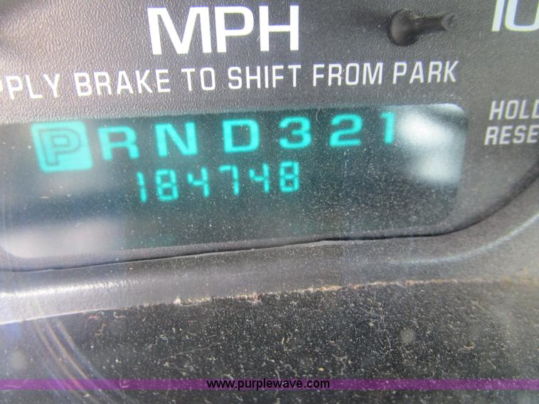 image for item D2405 2002 GMC Sierra 1500 pickup truck